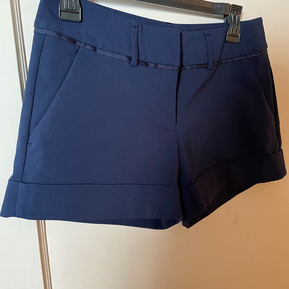 NY & Company 7th Avenue Design Studio Signature Fit 4” Shorts, Navy Blue, Size 0